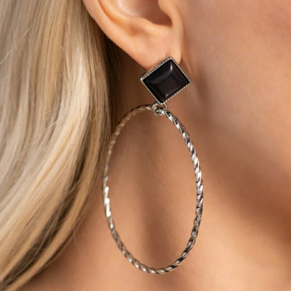 🚨3/$15 BohoBeauRoseBoutique Black and Silver Twisted Hoop Earrings